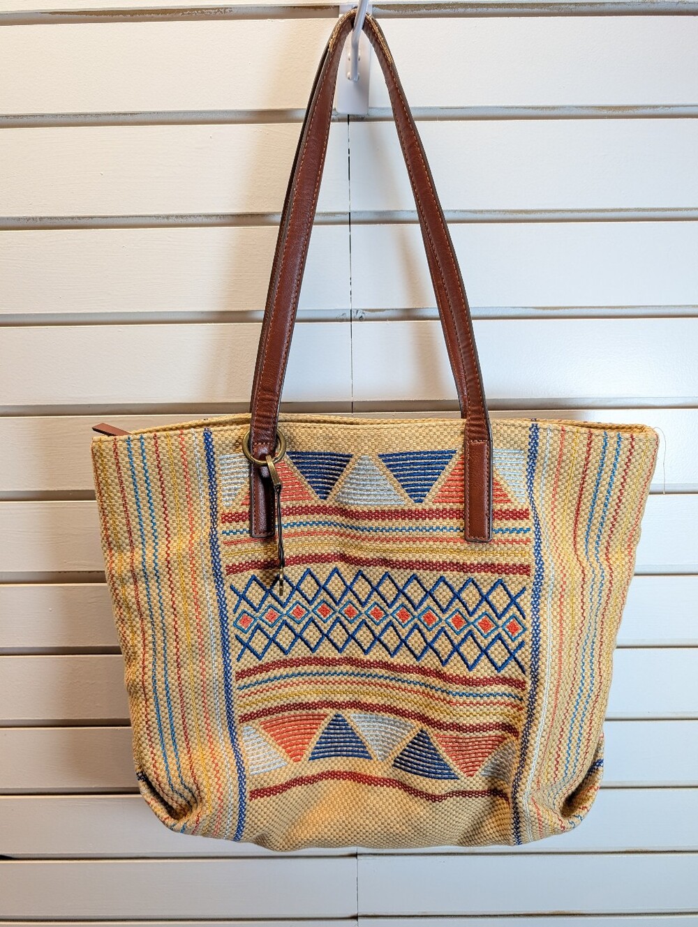 Lucky Brand Graphic Zippered Woven Tote With Interior/Exterior Pockets - Picture 4 of 10